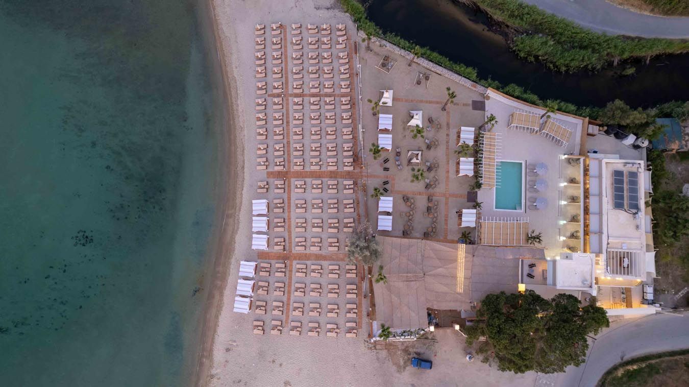 Linari Sea & Suites from above at dusk: the beach, the beach bar, the pool and the hotel